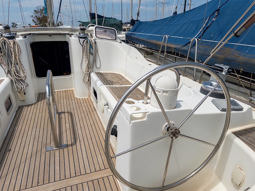 Кокпит яхты Oceanis 473