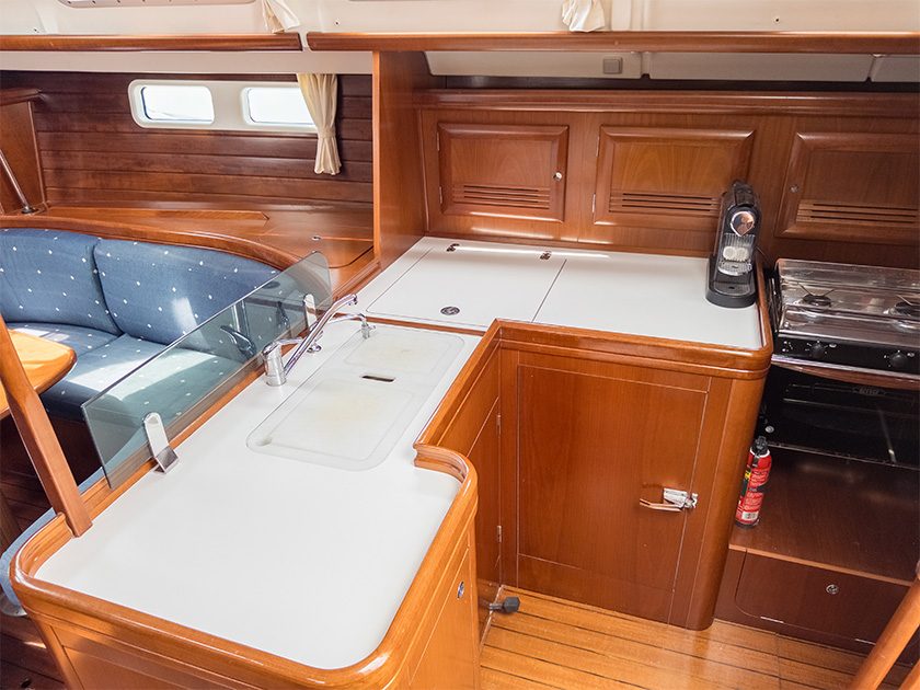 Камбуз яхты Oceanis 473