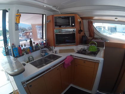 кухня катамарана Липари.jpg